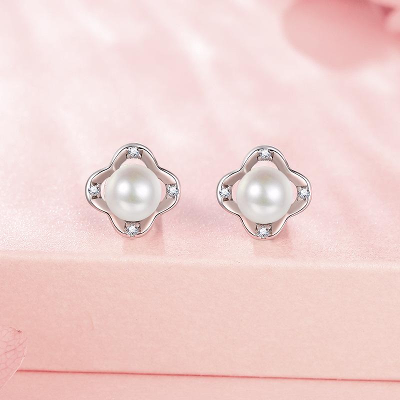 One Week Earrings Women's Simple Ins Small Fragrance Light Luxury Premium Earrings Commuter Earrings