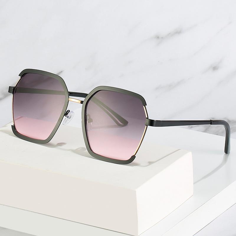 Damen Zweifarbige Sonnenbrille mit Farbverlauf - Winter 2021 Kollektion