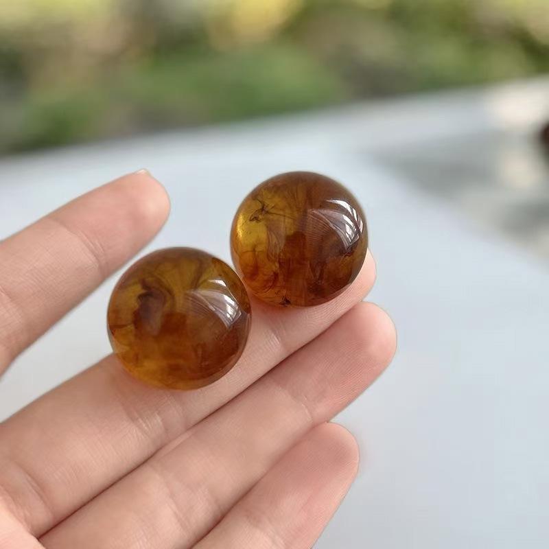 Retro Hong Kong Amber Round Earrings for Women, Unique Design, Elegant High-End Feel, Exaggerated Accessories.