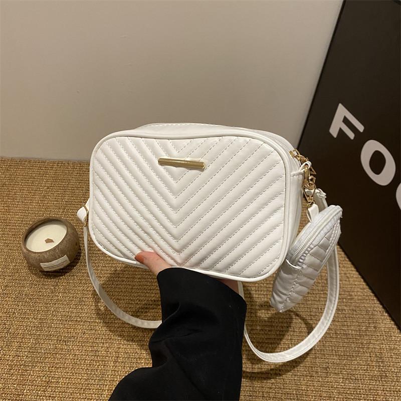Fashionable Korean Inspired Solid Color Small Square Handbag 2024 New Trendy Design With Adjustable Shoulder Strap For Comfort