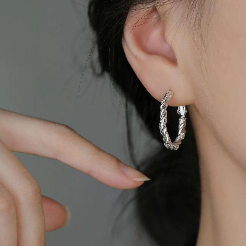2025 Women's Niche Design 925 Sterling Silver Twisted Stud Earrings – Light Luxury Ear Jewelry with High-End Feel