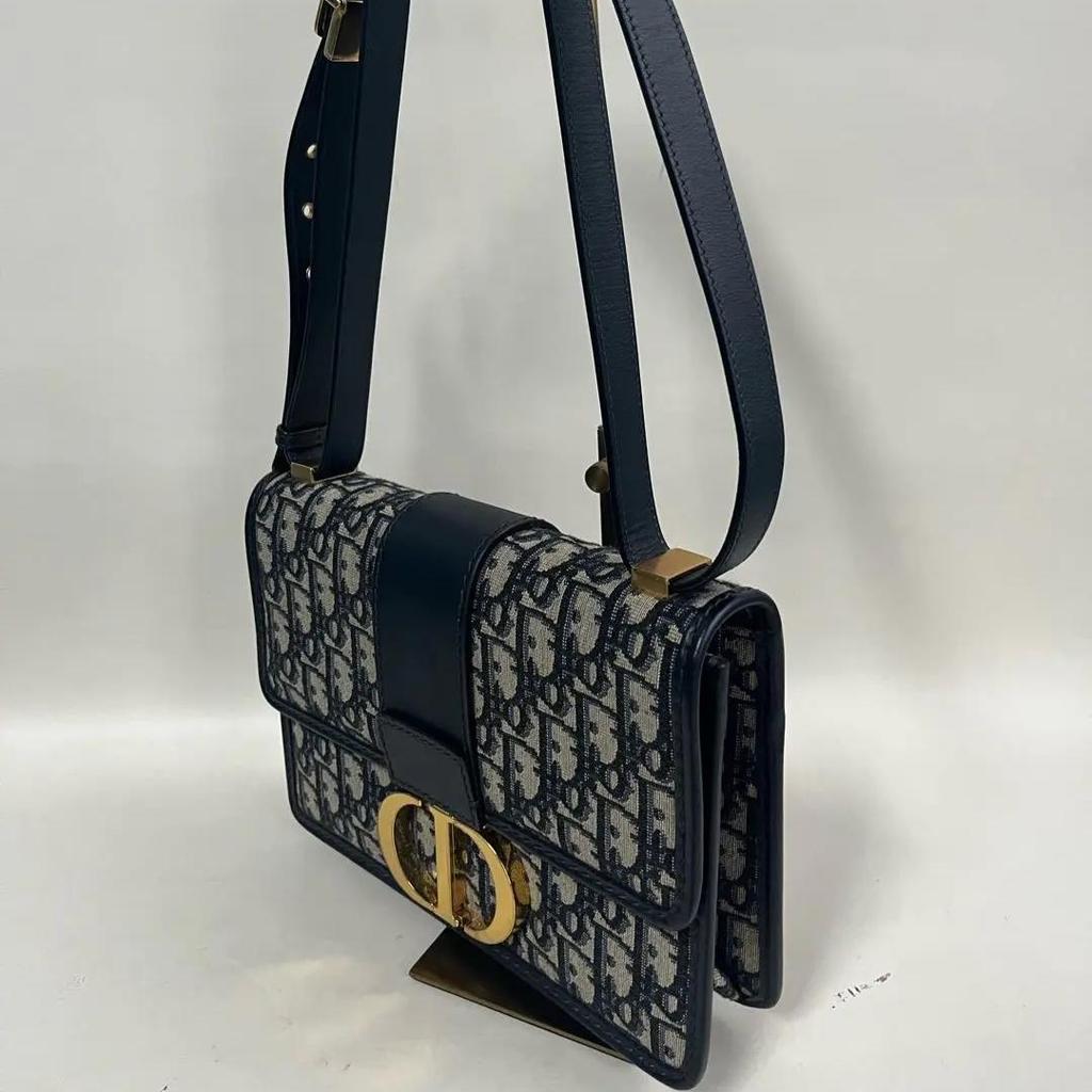 [Pre-Owned] 30 Montaigne Oblique Embroidered Monogram Flap Adjustable Shoulder Strap Montaigne Box Bag Leather Details Large - Excellent #ZFWYRV