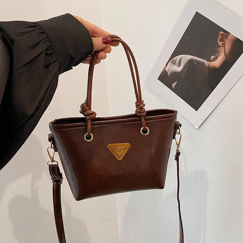 Style Street Retro Golden Label Decoration Women Single Shoulder Bucket Bag