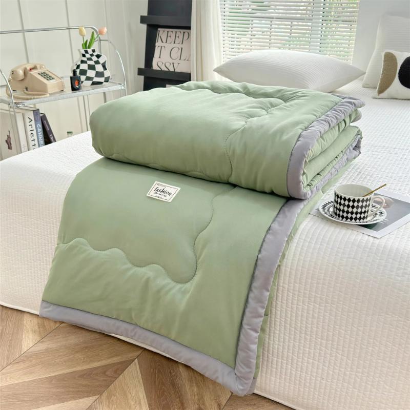 Summer Comforter: Lightweight, Machine - Washable AC Quilt, Suitable for Families, Travelers & Any Bedroom Setup