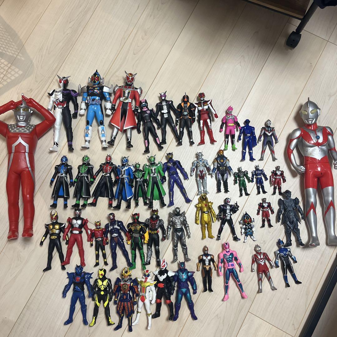 

[Б/У] Большое количество наборов фигурок Ультрамена и Каменного Райдера