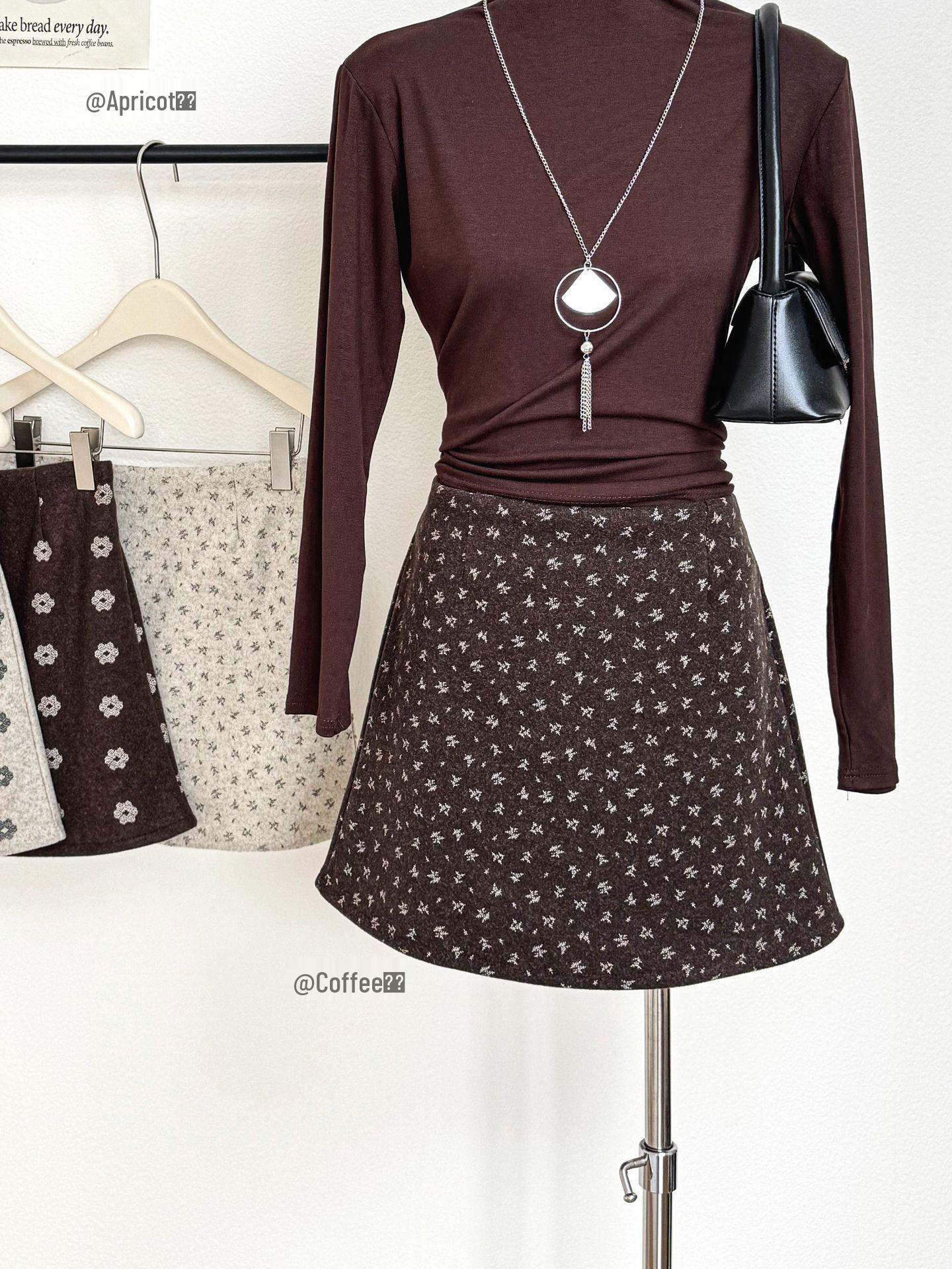Korean Style Floral Woolen A-line Short Skirt - Autumn/Winter Thickened Hip-Hugging Design One Size коричневый/цветочный