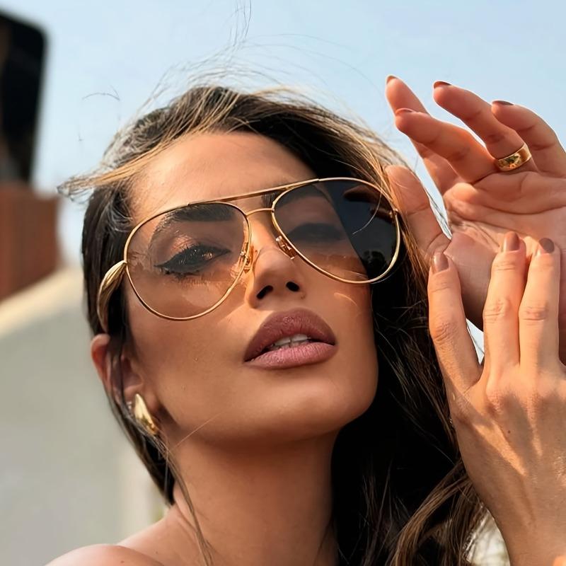 Ladies' Retro Large Frame Circular Fashionable Glasses Metal Frame Street Style Casual Glasses Bold Style Luxurious Appearance