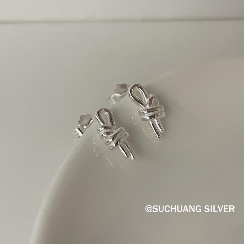 Su Chuang S925 Sterling Silver Twisted Rope Stud Earrings: Korean Style Light Luxury Versatile Ear Jewelry for Women.