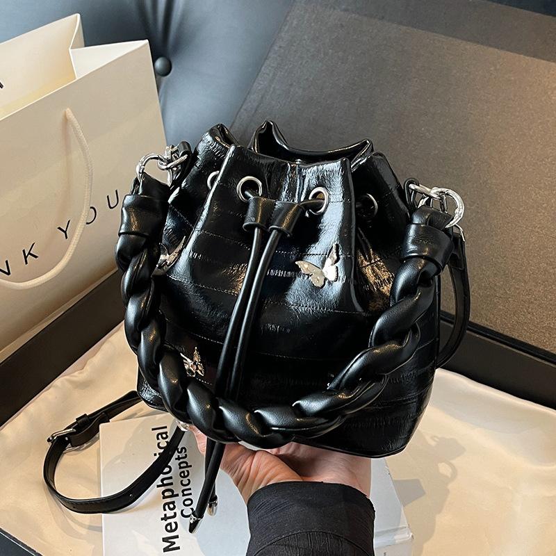 

Нишевая дизайнерская сумочка 2025 новая сумка-мессенджер в этом году популярная серебристая универсальная сумка-ведро Standard чёрный