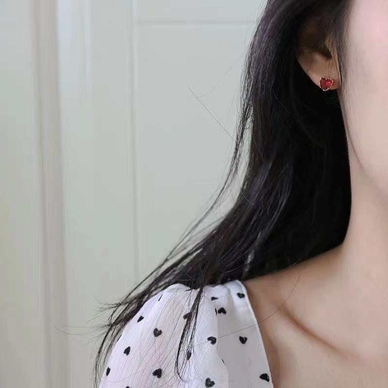 S925 Loving Heart In Sterling Silver Pomegranate Red Stud Earrings Female Temperament All-Match Teenage Girl's Romance High-Grade Earrings