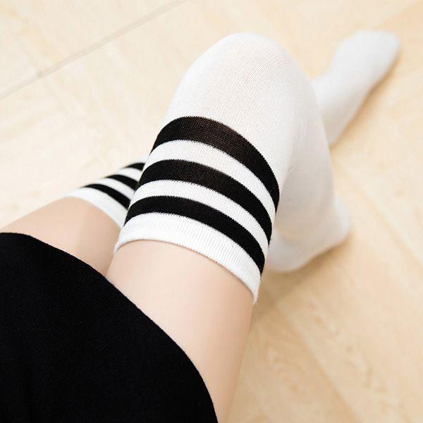Übergröße Gestrickte Lange Strümpfe Damen Sexy Schwarz Weiß Gestreift Oberschenkelhoch Oberschenkel Socken Einfarbig Über das Knie Strumpfwaren Bekleidung one size white