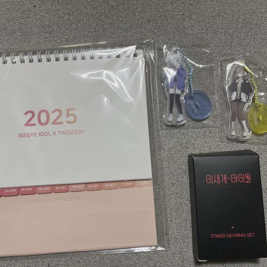 

Isegae Idol Two Steam Calendar + Keyring C Set