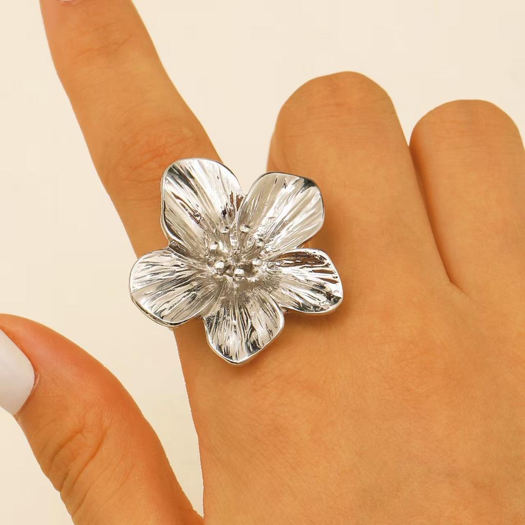 High Quality 2026 Holiday Style Exaggerated Baroque Retro Ring Set Foreign Trade Niche Imitation Pearl Flower Rings