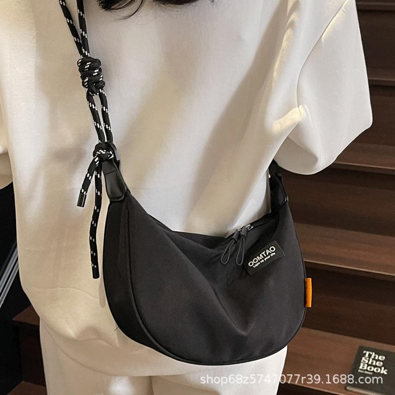 Casual and Versatile Nylon Cloth Bag 2025 New Women's Bag Popular Popular Crossbody Bag Fashionable Shoulder Dumpling Bag