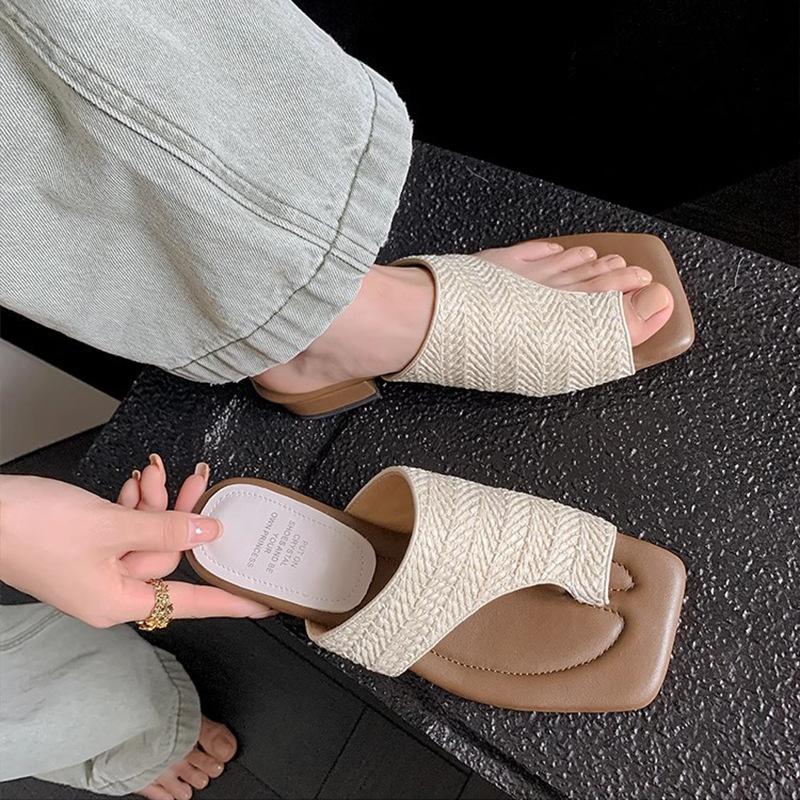 French Retro Vacation Style Woven Toe Cool Slippers Women's Outer Wear 2025 Summer New Niche Thick Heel Sandals