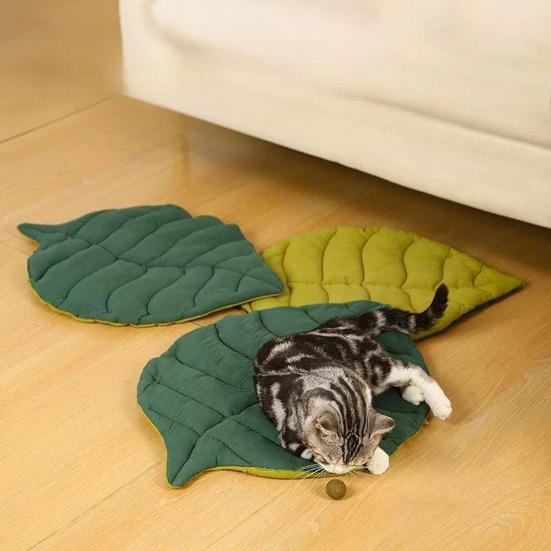 Cozy Leaf-Shaped Pet Mat,Cat Bed Mat Leaf Shape Pet Blanket Soft Sleeping Pad , Chew-Resistant Rectangle Sleep Pad for Cats and Dogs