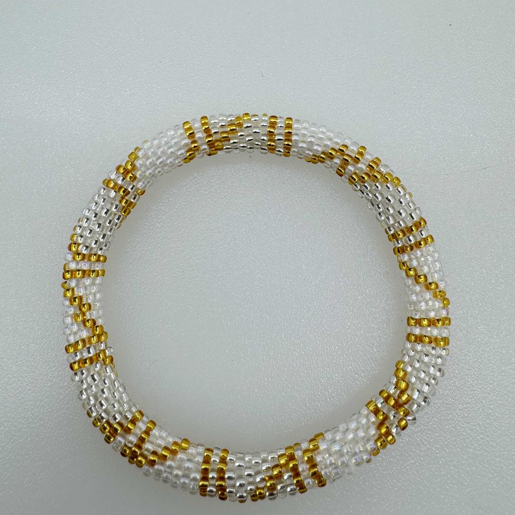 Pulsera minimalista de cuentas beige apilables, Joyería étnica nepalesa hecha a mano, Regalo para mujer para uso diario