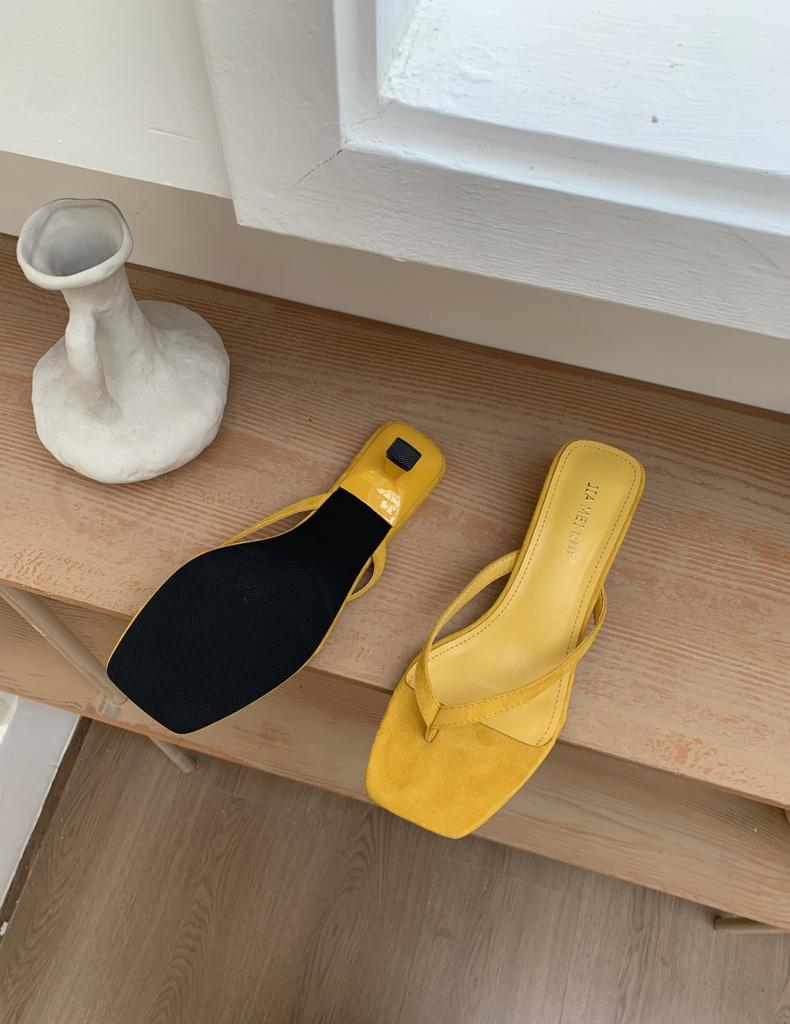 Zehensandalen Damen Sommerbekleidung 2025 neu Zehen quadratisch Kitten und französische Internet-Berühmtheit mittelhohe Sandalen halbe Sohle