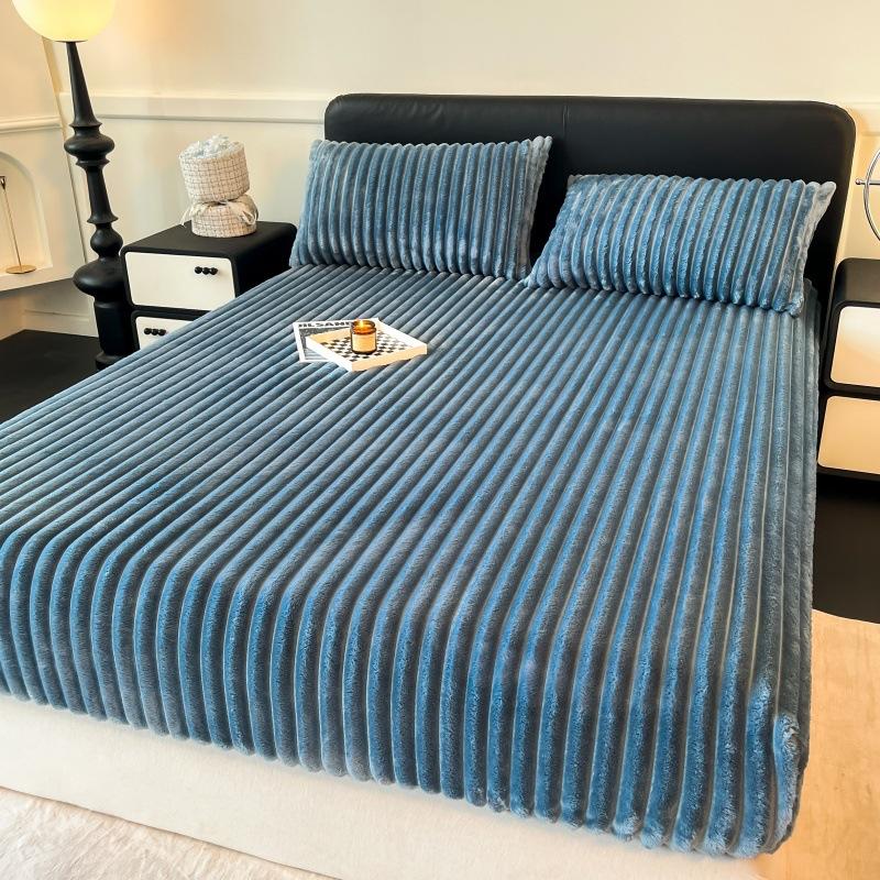 

Solid Faux Rabbit Velvet Fitted Bed Sheet High-Quality Thickened Warm Winter Bed Cover Skin-Friendly Mattress Topper for Single 150x200cm Only Cover