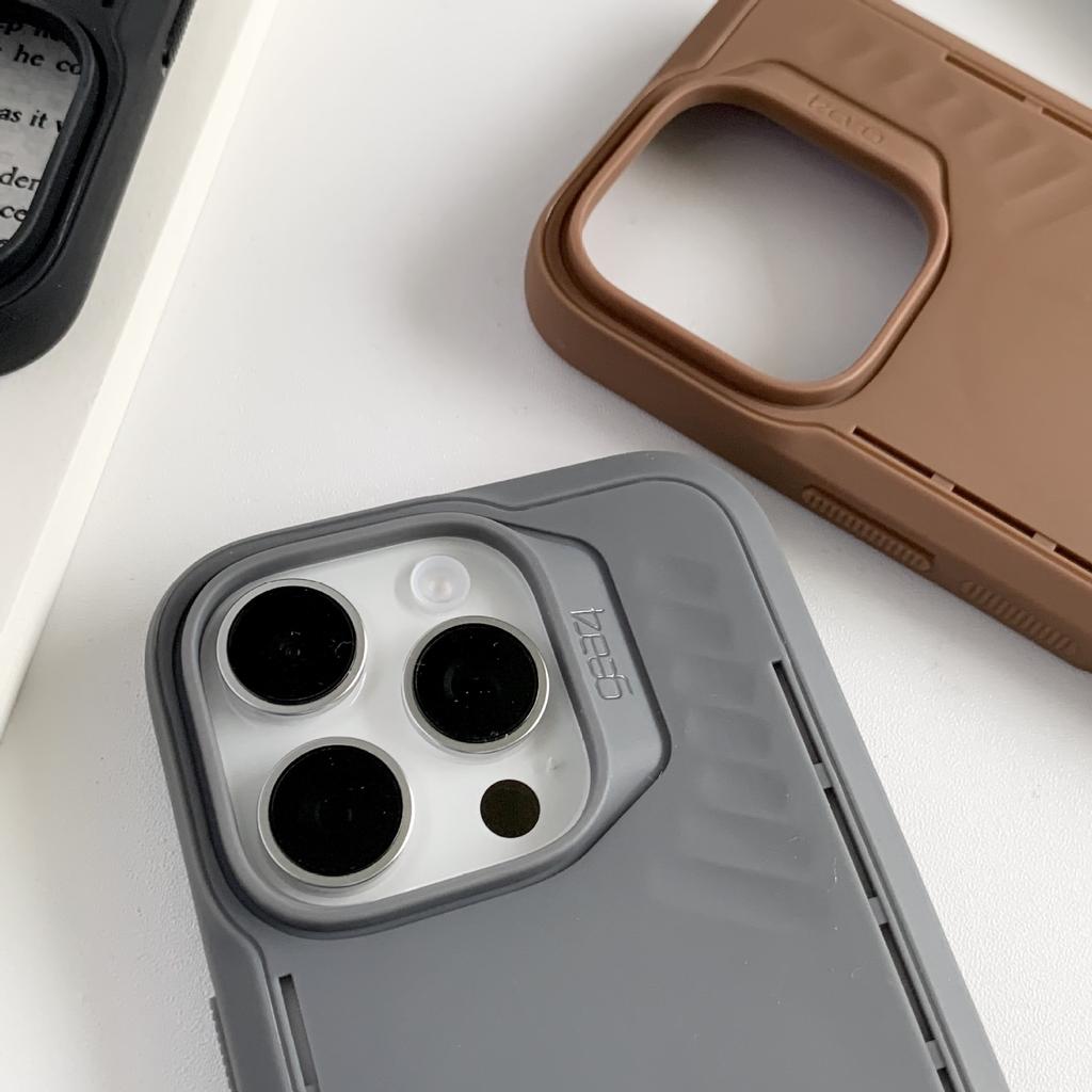 Applicable To Apple 16PROMAX Breathable Hole Magnetic Suction Phone Case Cooling IPhone 15 Simple Anti-fall 14 Protective Case