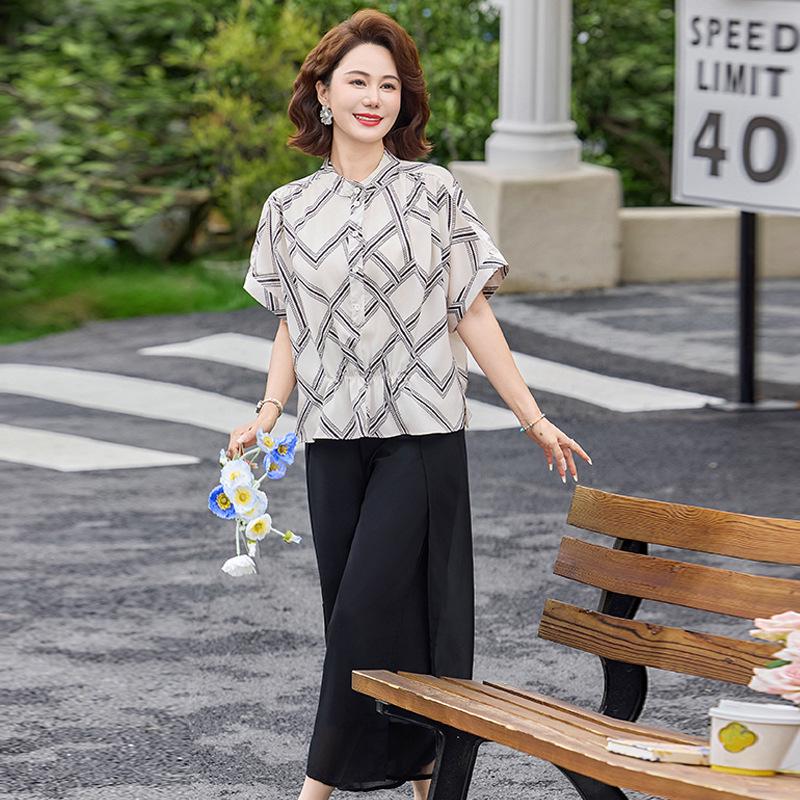 2026 Summer Stylish Two-Piece Set for Middle-aged Women: Short Sleeve & Loose Fit