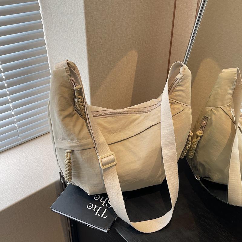 Casual dumpling bag, high-quality texture versatile large-capacity messenger bag, women's new class commuter bag