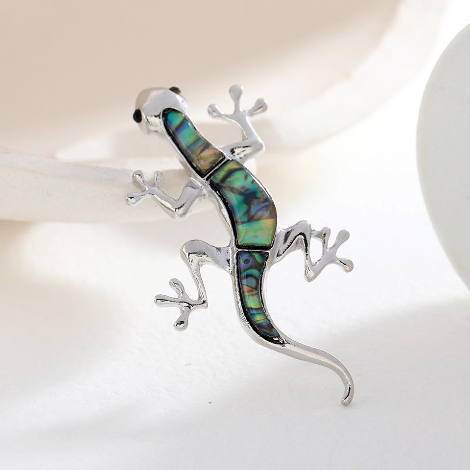 

SKEDS Retro Bee Gecko Brooch Accessories For Women Creative Metal Insect Enamel Brooches Pins Clothing Coat Jewelry Gift