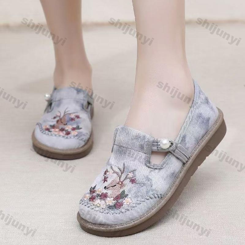 Fashion Women's Flats 2025 Spring Breathable Lightweight Comfortable Embroidery Casual Shoes Fashion Vintage Slip On Vulcanized Shoes