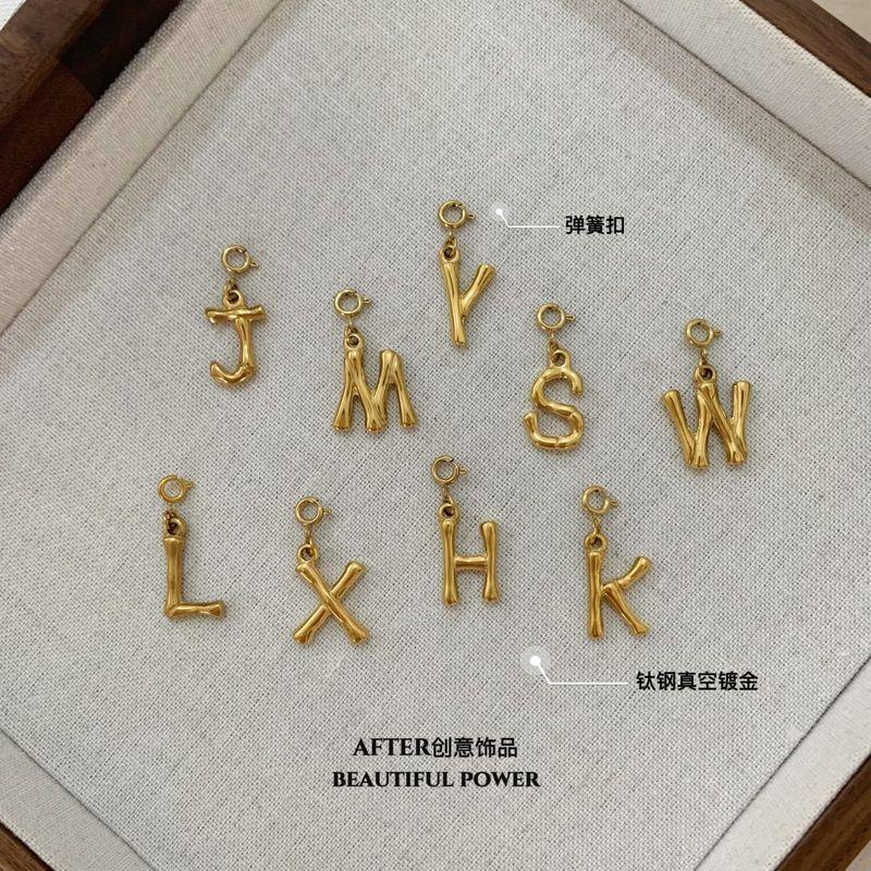 

Universal Buckle Removable 18K Real Gold English Letters DIY Q Single Pendant