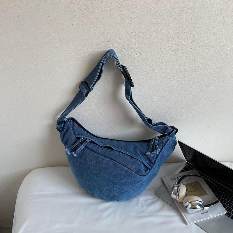

Shoulder bag Japanese bag summer 2025 new messenger bag fashionable simple underarm bag moon tooth bag fashionable dumplings светло-синий