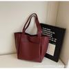 Large Capacity Bag Women's 2025 New Retro Fashion Shoulder Bag Casual Versatile Tote Bag Commuter Armpit Bag