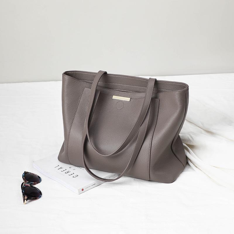 Women's 2025 Winter Fashion Genuine Leather Versatile Shoulder Tote Bag