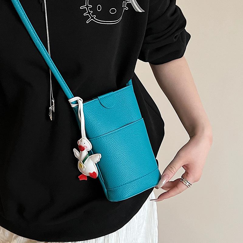 Simple and Casual Mobile Phone Bag Fashionable and Stylish Commuting Crossbody Bag for Women