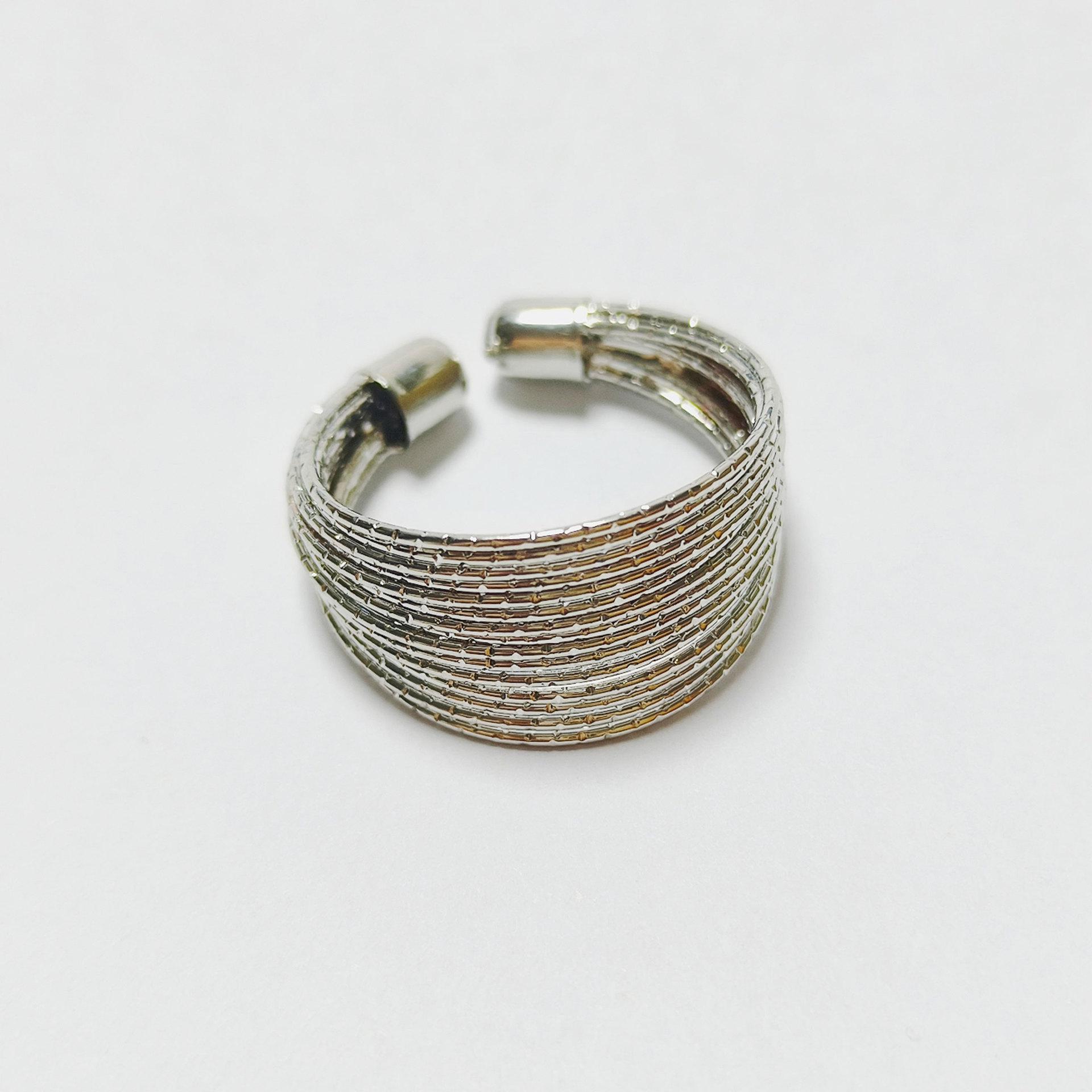 

Геометрическое кольцо в стиле хэви-метал: Европейская Американская Мода, Ощущение Легкой Роскоши, Ювелирные Изделия с Индивидуальностью и Характером серебряный