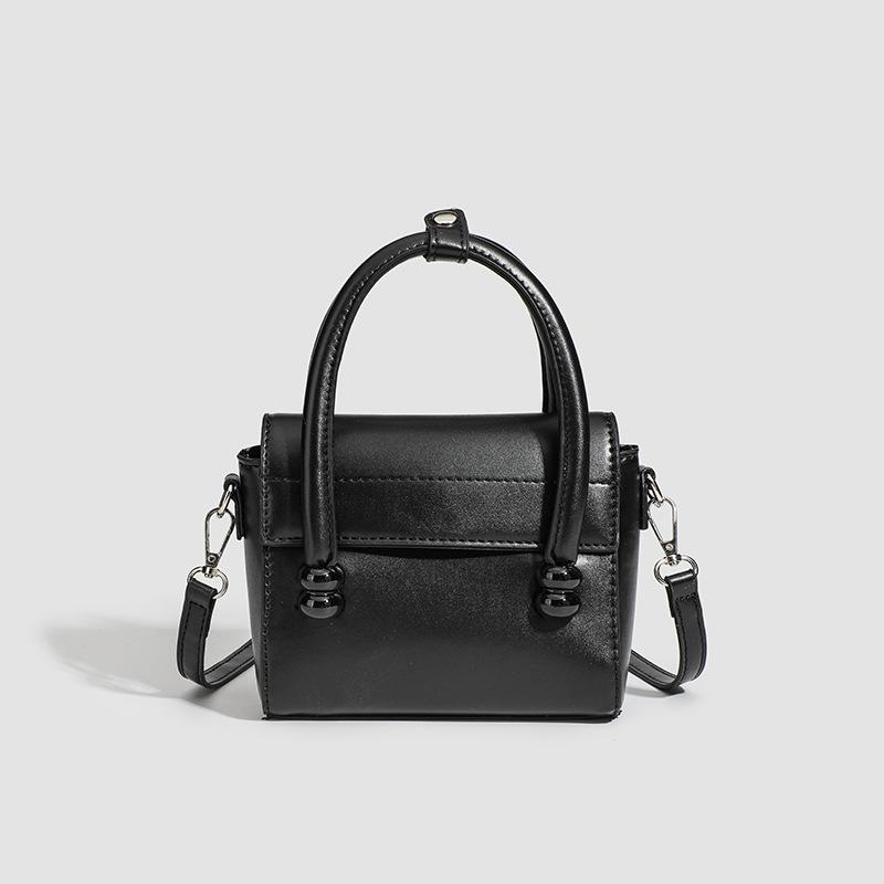 

Korean version ins niche design sense portable small square bag women 2025 new summer simple casual shoulder messenger bag чорний
