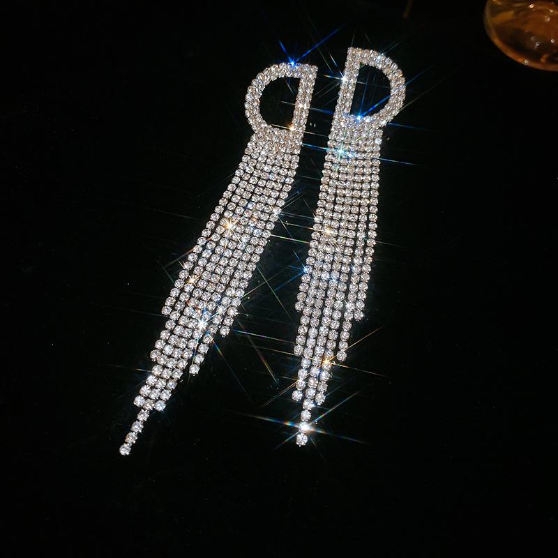 Brincos da Moda Exquisitos com Borla Longa: Elegante, Brilhante e Versátil para Mulheres