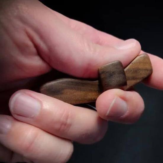 Black Walnut Cross Decoration Emotional Support Wooden Love Heart Pocket Hug Cross Men Women Faith Prayer Cross My Heart Encouragement Gift