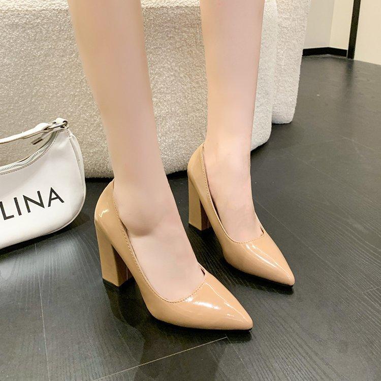 Dámské lodičky 2025 jaro a podzim nové korejská verze silný podpatek vysoký podpatek špičatá špička lehká pusa lakovaná kůže lesklá kůže černé pracovní s