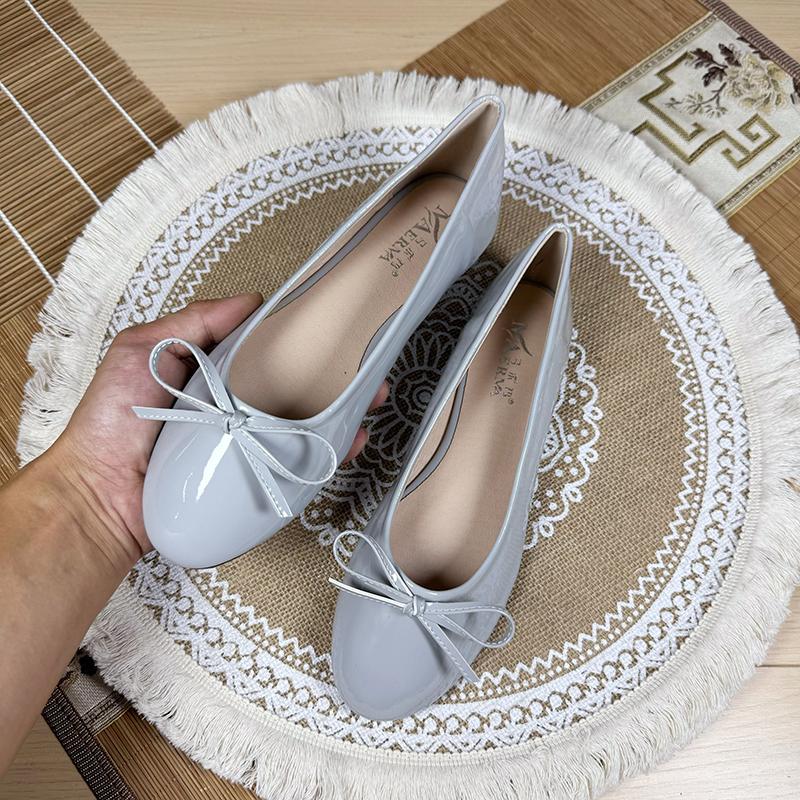 Fashion Flat Shoes Women's 2025 Spring and Autumn New Round Toe Ballet Shoes Bow Knot Shallow Retro Patent Leather Red Plus Size 43 44