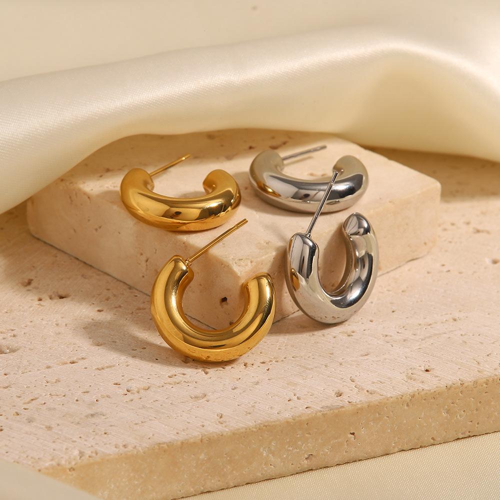 European and American fashion temperament c-shaped hollow stud earrings ins Internet celebrity simple titanium steel earrings earrings