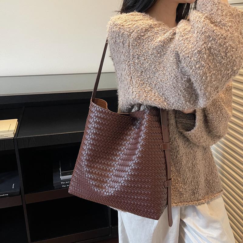 Large-capacity Bags for Women's Autumn and Winter Versatile 2025 New Simple One-shoulder Messenger Child and Mother Bags Are Popular This Year. Bucket