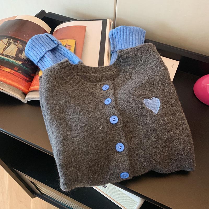 A Color-blocking, Heart-shaped Embroidered Round-neck Sweater Cardigan for Women, A Spring-like, Elegant and Slimming Knitted Top