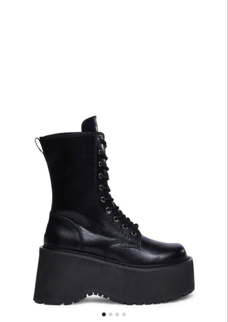 [USED] LE SSERAFIM Current Mood boots worn by Sakura Miyawaki