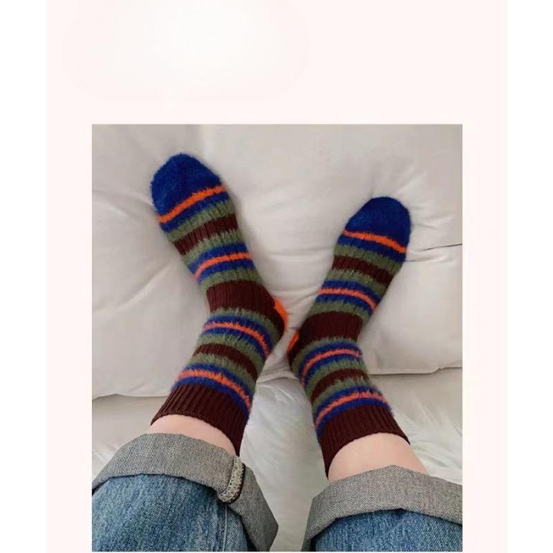 Female Autumn and Winter Warm Collision Color Stripe Students All Match In Tube Socks