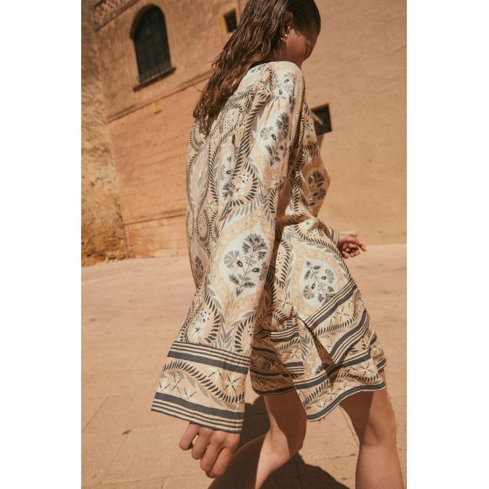 

Шорты без застежки HM бежевого цвета с узором