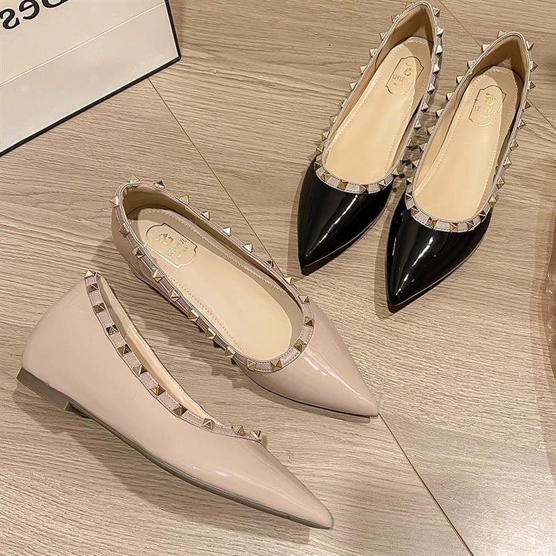 2025 new thick heel rivet nude high heels women's pointed head light mouth patent leather soft sole willow Ding Internet celebrity thick heel shoes
