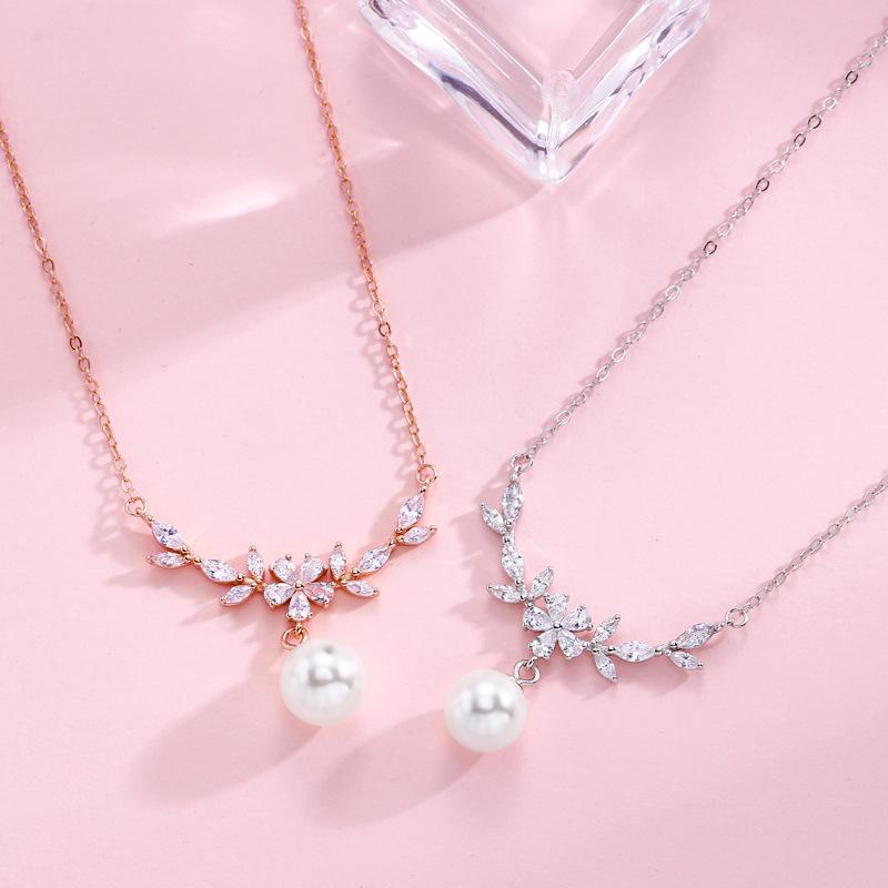 Sweater Lucky Flower Branch Laurel Sweet Necklace Women's Light Luxury Niche Design Sense Flower Pearl Necklace