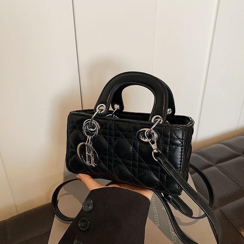 

Премиальная сумка для通勤 Princess Diana женская 2025 новая модная универсальная ромбовидная портативная на плечо кроссбоди женская сумка 20*5*11 чёрный