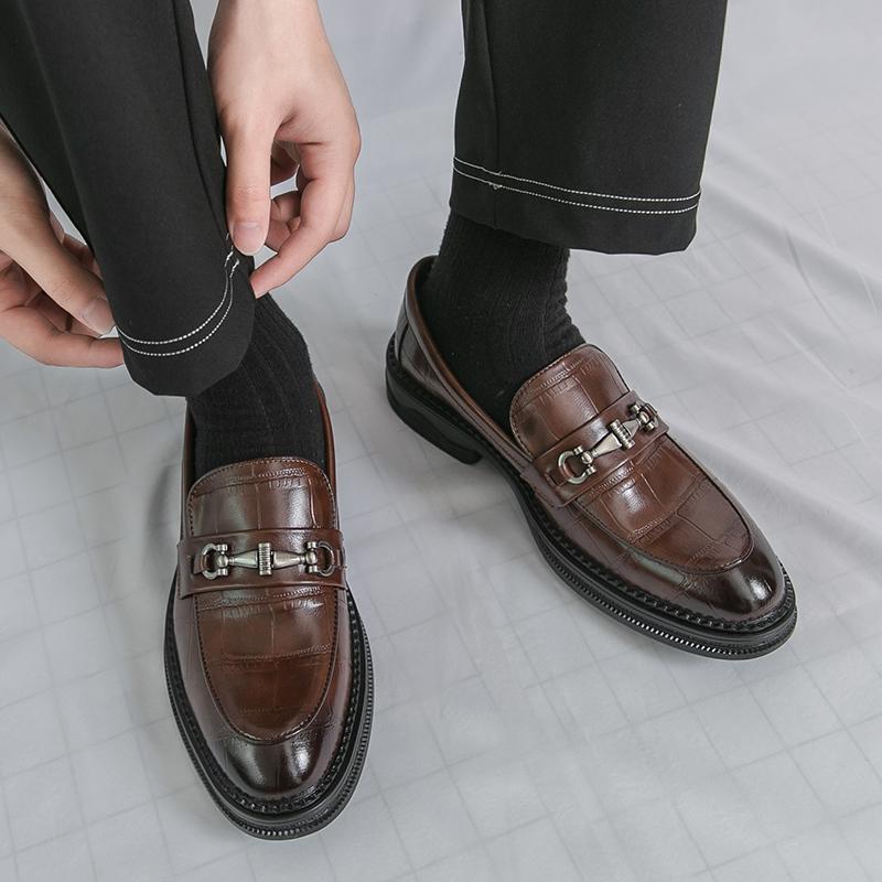 Modische Herren Beliebte Metall Schnalle Slipper Hochwertige Herren Lederschuhe Herren Business und Büro Slipper Größen 38-46