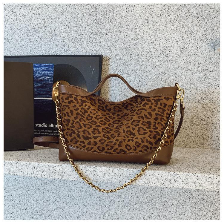 Large-capacity bag women's 2025 new trendy light luxury niche high-end single shoulder underarm bag Maillard messenger bag